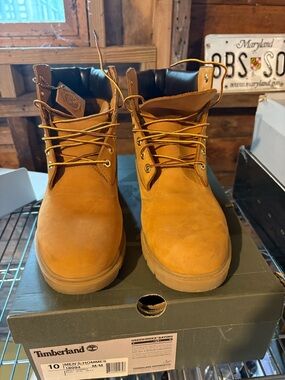 Men’s size 10 Timberland boots